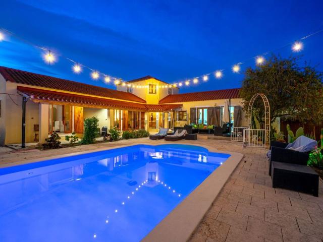 Chalet, Dolores