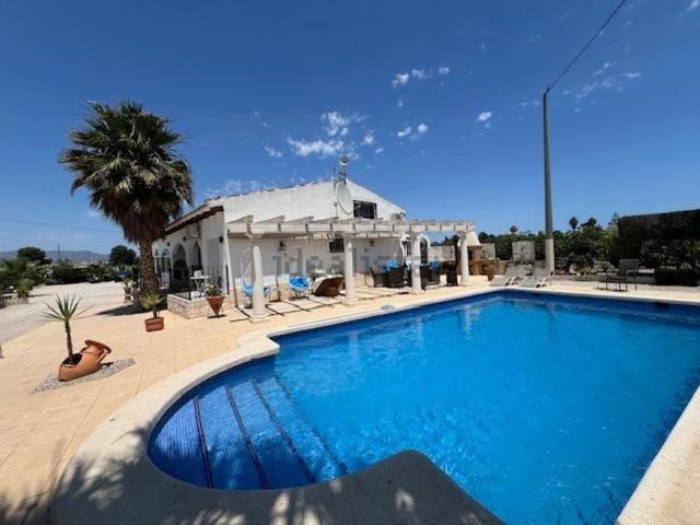 Chalet, Dolores