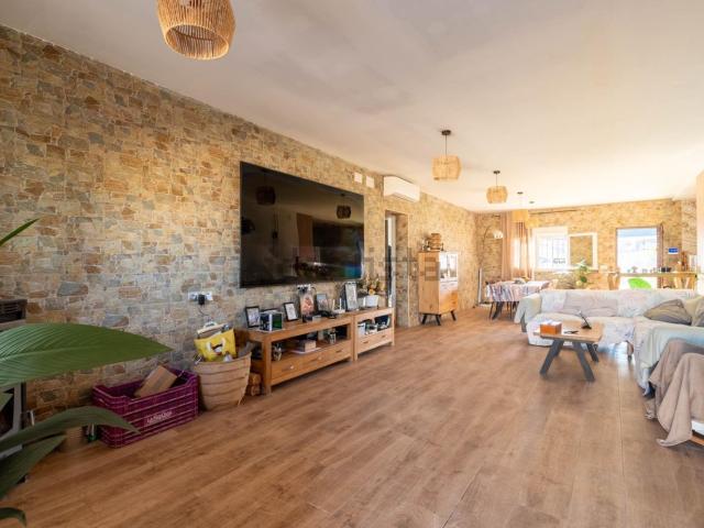 Chalet, Daya Nueva