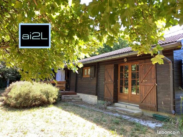 Chalet dans un cadre arboré Terrain en zone UR
