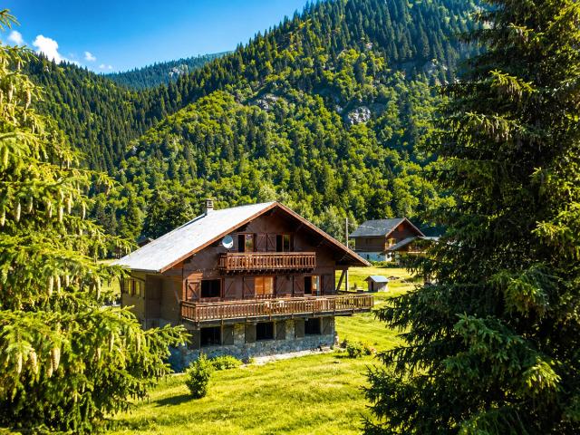 CHALET D'EXCEPTION à la Morte– 190 m² Vue panoramique – Studio indépendant – Alpe du Grand Serre