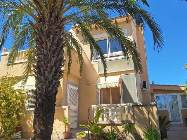 CHALET DE 3 DORMITORIOS Y 2 BAÑOS EN SAN MIGUEL DE SALINAS ORIHUELA COSTA
