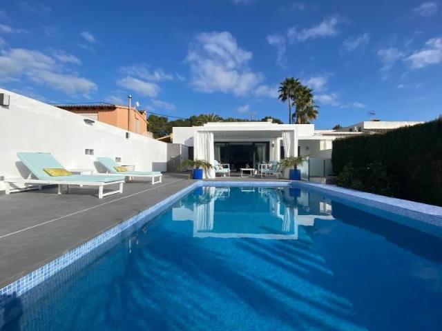 Chalet de 3 dormitorios en venta en Moraira Este moderno cha. 150m² Moraira
