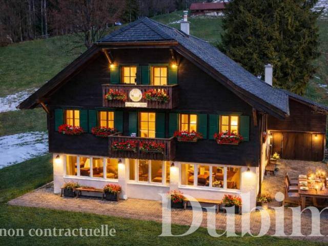 CHALET DE 11 PIÈCES SUR LA RIVIERA