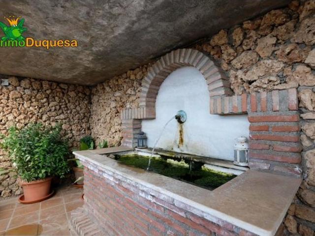 Chalet de 7 dorm. con terreno rústico, piscina y vistas a Sierra Nevada en Padul