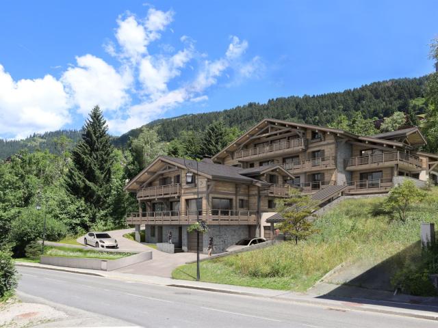 Chalet de 5 chambres avec terrasses, balcons,garage, local. 197m² Châtel