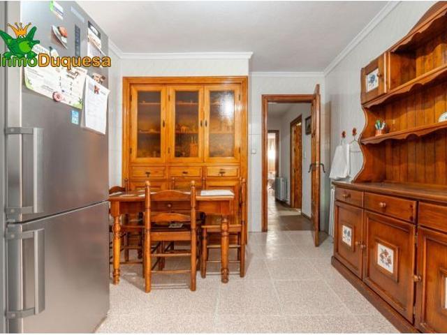 Chalet de 5 dorm. con parcela de 500 m2 en Ogijares Urb. Lomalinda