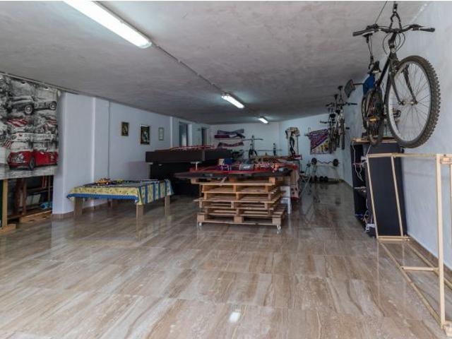 CHALET DE 5 DORMITORIOS CON PARCELA DE 1.700 M² A SOLO 2 MINUTOS DE PLIEGO