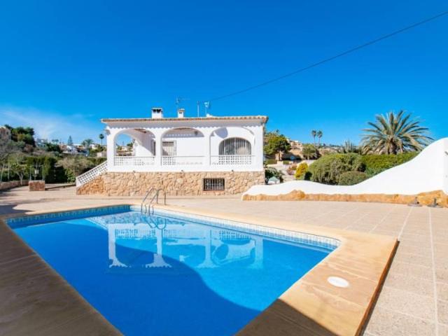Chalet de 6 dormitorios en venta en La Fustera Construida en. 312m² Benissa