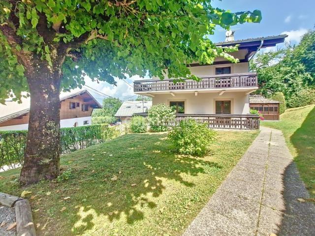 Chalet de caractère avec 3 appartements et spa, à deux pas du centre de Saint Gervais