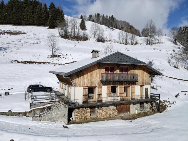 Chalet de caractère issu d’une ancienne ferme rénovée – 1165. 138m² Ugine