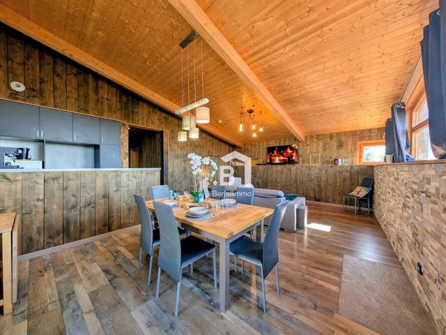 CHALET DE CHARME EN PIERRE + MAISON GÎTE RENTABILITE 11 % ESPACE DÉTENTE SAUNA & JACUZZI MONT DU BUGEY