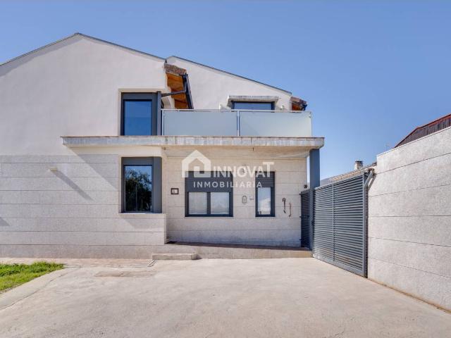 Chalet de diseño con piscina, aerotermia y licencia VUT en Candeleda Ávila