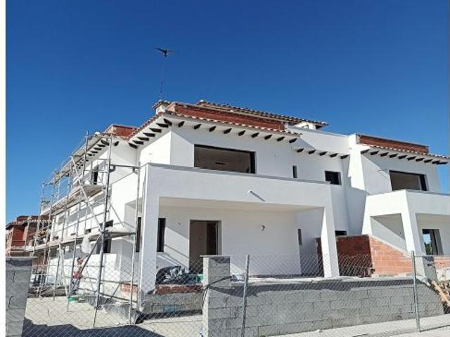 CHALET DE OBRA NUEVA CON PISCINA Y TERRAZA. DIRECTO DE PROMOTOR. SIN COMISIONES