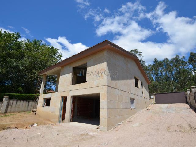CHALET EN PIEDRA DE OBRA NUEVA DE 3 DORMITORIOS Y 3 BAÑOS CON VISTAS EN PIÑEIRO TOMIÑO