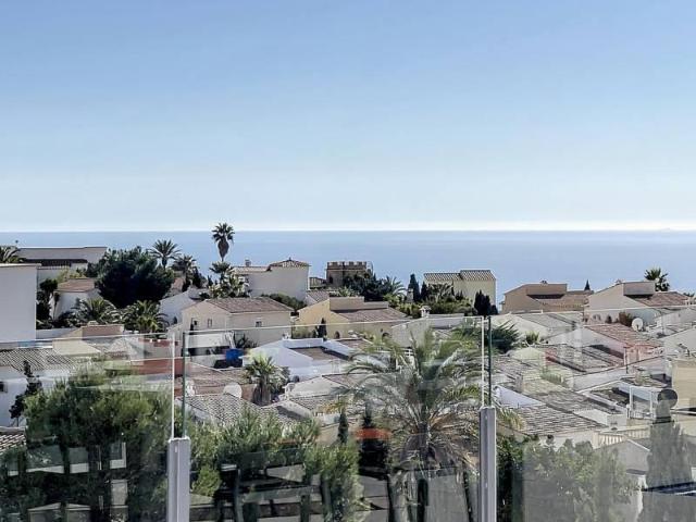 Chalet de obra reciente en venta en Lirios La propiedad disf. 303m² Benitachell