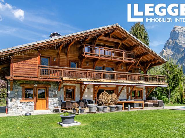 Chalet de luxe de 7 chambres au cœur de Samoëns, avec piscine chauffée et vues imprenables sur les montagnes