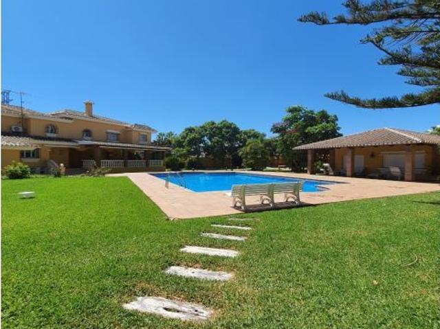 SE VENDE LOCAL EN LA ZONA DE LAS HORCAS EN NOVELDA ALICANTE