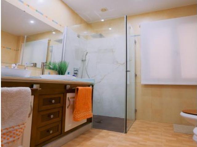 Chalet de lujo con piscina y pista de tenis frente al Puente Romano de Medellín Badajoz