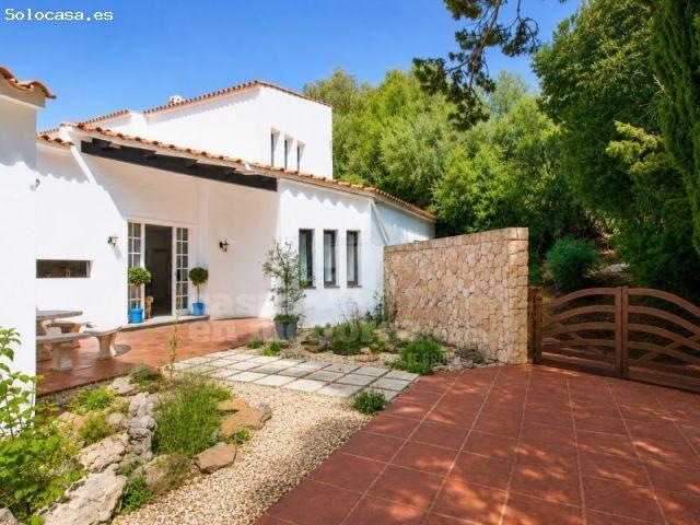 Chalet de lujo con piscina, bosque privado y más de 4.000 m² de parcela en