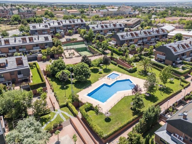 ^Chalet De Lujo Con Vistas A La Sierra En Urbanización Exc. 0m² Las Rozas de Madrid