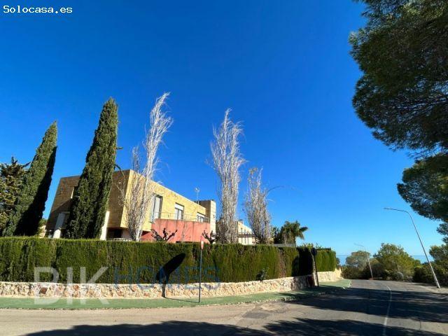 Chalet de lujo con vistas al mar y piscina privada en Campoamor
