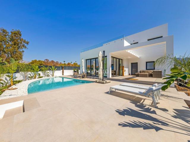 Chalet de lujo de nueva construcción con vistas al mar en La. 255m² Alfaz de Baix
