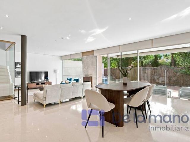 CHALET DE LUJO EN ZONA SEGURA Y EXCLUSIVA DE MADRID