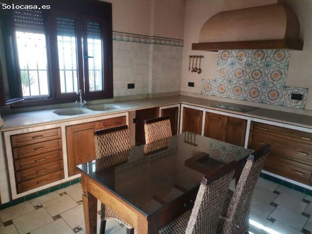 Chalet de lujo junto a Casa de Rocio Jurado y playa de Regla