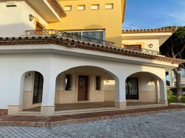 CHALET DE LUJO MUY CERCA DE LA PLAYA DE LA BARROSA
