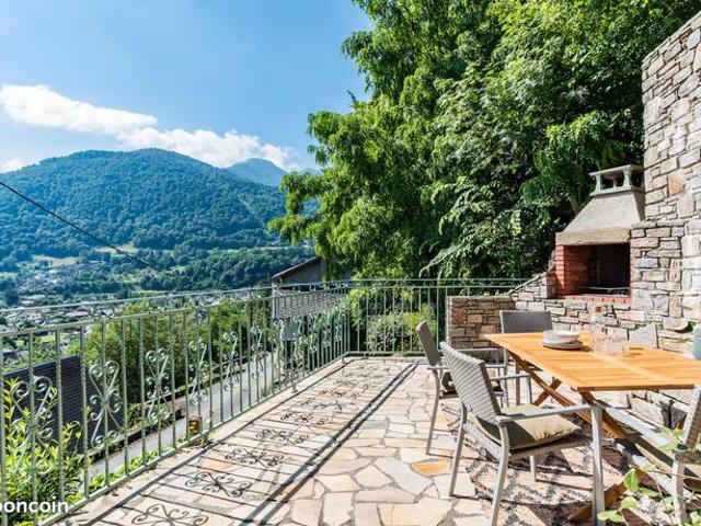 Chalet de montagne / campagne rénové Vue sur la vallée T6 150 m² avec parking et terrasse