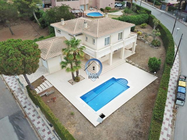 Chalet de materiales nobles en Fenals, Platja d’Aro 349m² Platja d'Aro