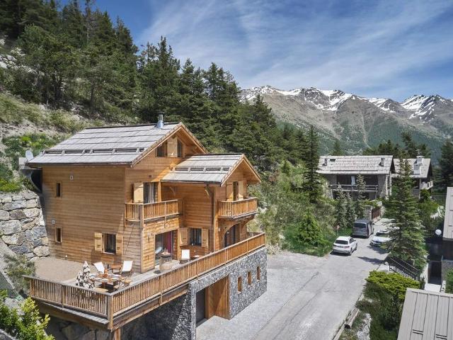 Chalet de prestige de 10 pièces en vente Saint Étienne de Tinée, Provence Alpes Côte d'Azur