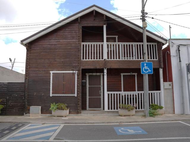 Chalet, Deltebre