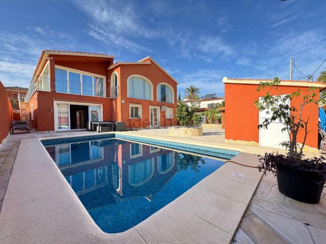 Chalet, Denia