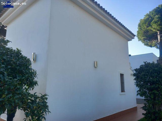 CHALET ENTRE LA SEGUNDA Y LA TERCERA PISTA DE LA PLAYA LA BARROSA