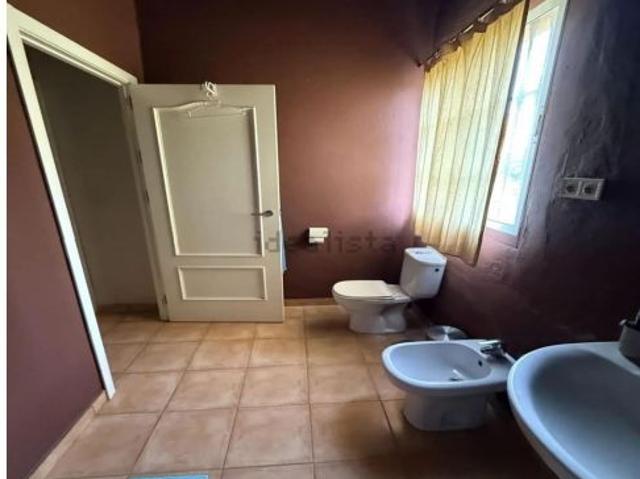 Chalet en Carmona gran terreno, abundante agua y múltiples posibilidades HIPOTECABLE