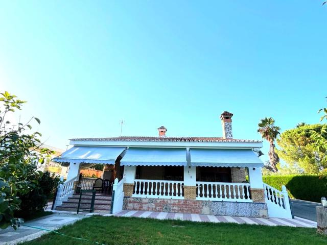 ✨ ¡CHALET EN CASTILBLANCO DE LOS ARROYOS – UNA JOYA EN PLENA NATURALEZA!