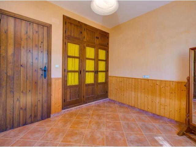 Chalet en Ciudad De Comunicaciones San Miguel de Salinas con Apartamento para invitados