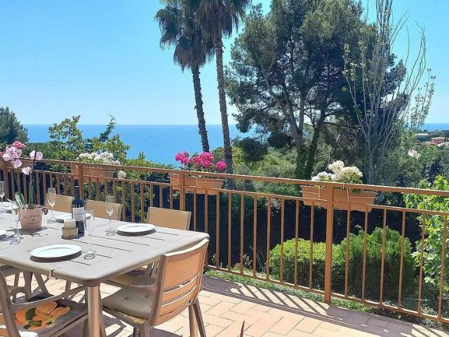 Chalet en alquiler en calle Cala de la, Blanes, de 157 m² 5 habitaciones por 10.000