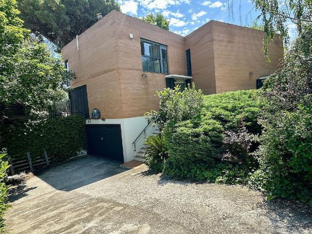 Chalet en alquiler en calle Canari, Sant Cugat del Vallès, de 290 m² 5 habitaciones por 4.500