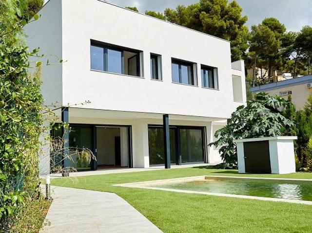 Chalet en alquiler en calle Antoni Sarda, Sitges, de 236 m² 5 habitaciones por 8.500