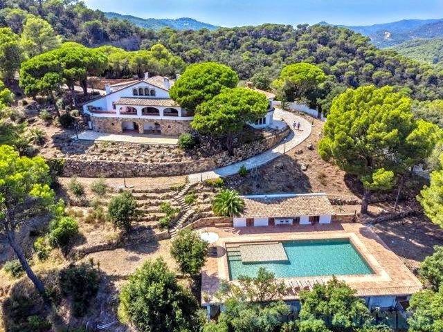 Chalet en alquiler en calle Afueras, Peralada, de 350 m² 6 habitaciones por 33.000