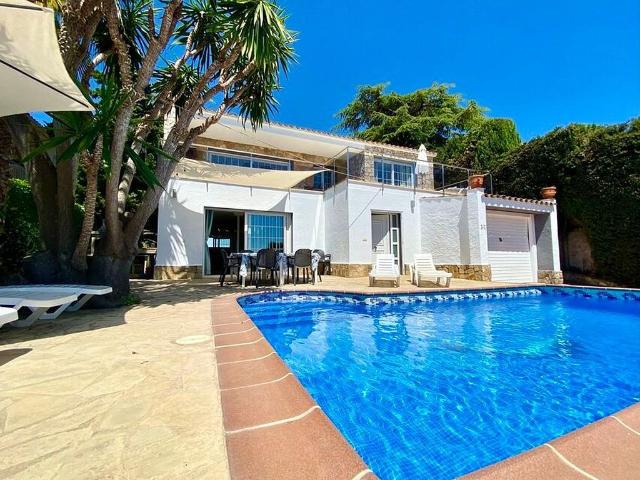 Chalet en alquiler en calle Belgica, Lloret de Mar, de 223 m² 5 habitaciones por 3.600