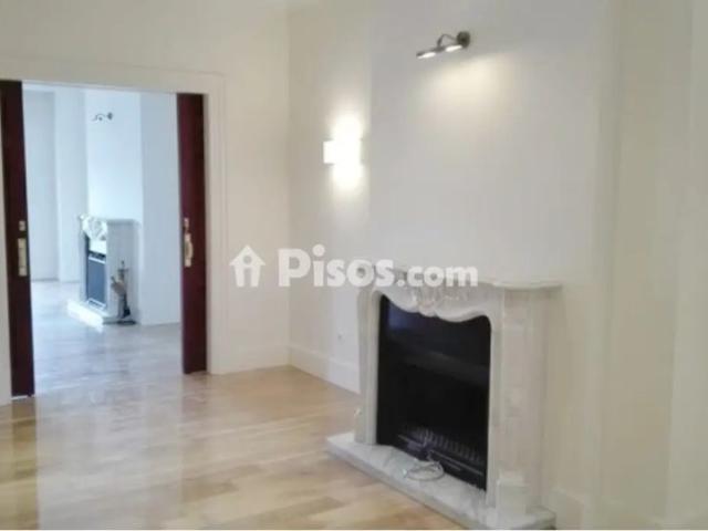 Chalet en alquiler en Calle Bellatrix
