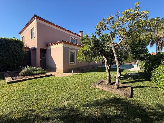 Chalet en alquiler en calle Garrofers Dels, Reus, de 170 m² 5 habitaciones por 2.200