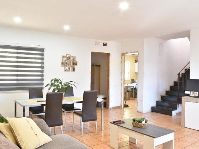 Chalet en alquiler en calle Gladiol, Calafell, de 150 m² 4 habitaciones por 2.500