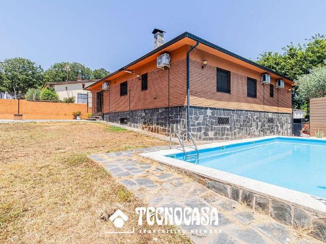 Chalet en alquiler en calle De León de Gredos, Sant Cugat del Vallès, de 348 m² 6 habitaciones por 3.500