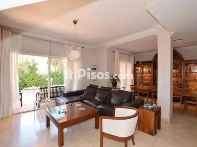 Chalet en alquiler en Calle de Leóni Benabú, cerca de Calle de Francisco Rabal