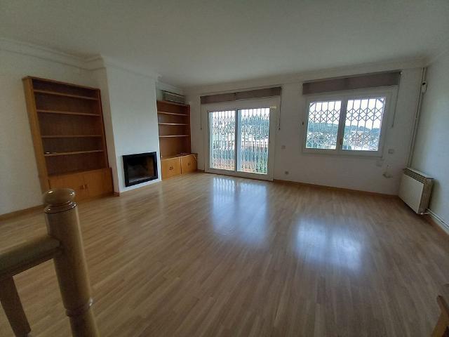 Chalet en alquiler en calle De Sant Onofre, Barcelona, de 138 m² 3 habitaciones por 1.563